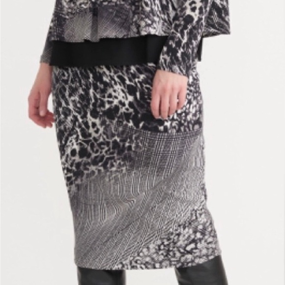 Joseph Ribkoff Stretch Pattern Skirt Size 8 - Picture 7 of 7